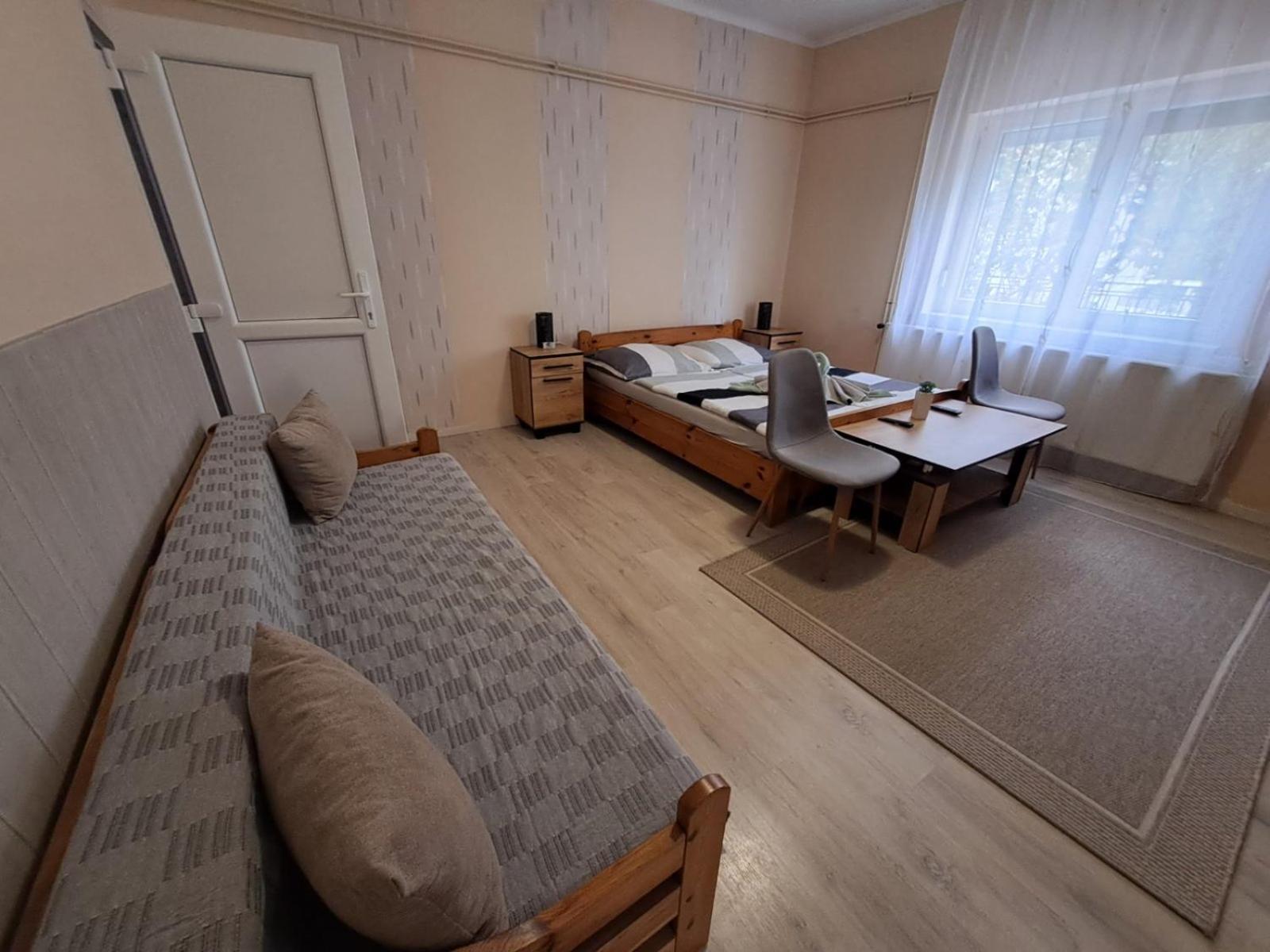 Berta Panzio Bed & Breakfast Hajdúszoboszló Стая снимка