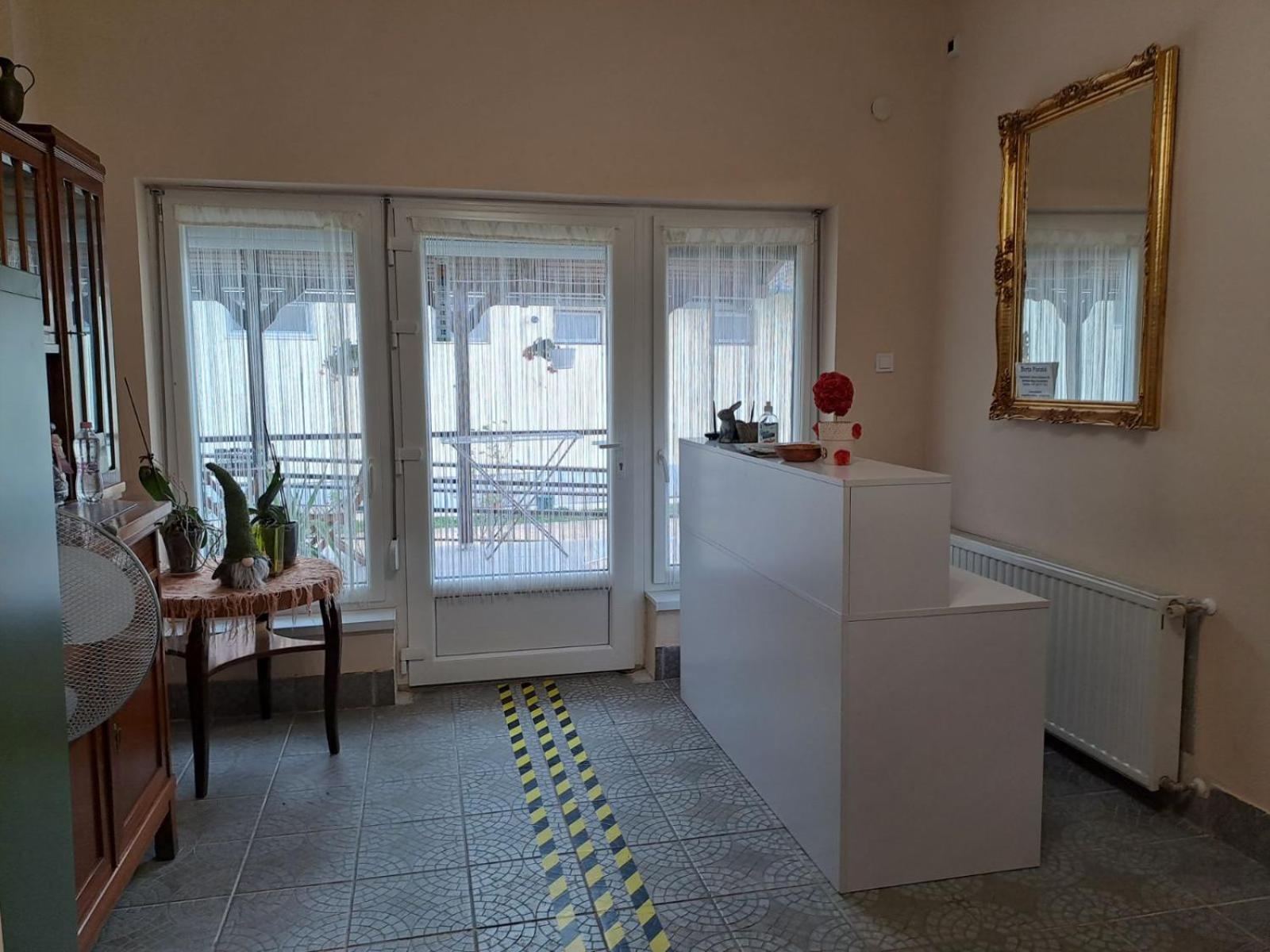 Berta Panzio Bed & Breakfast Hajdúszoboszló Екстериор снимка