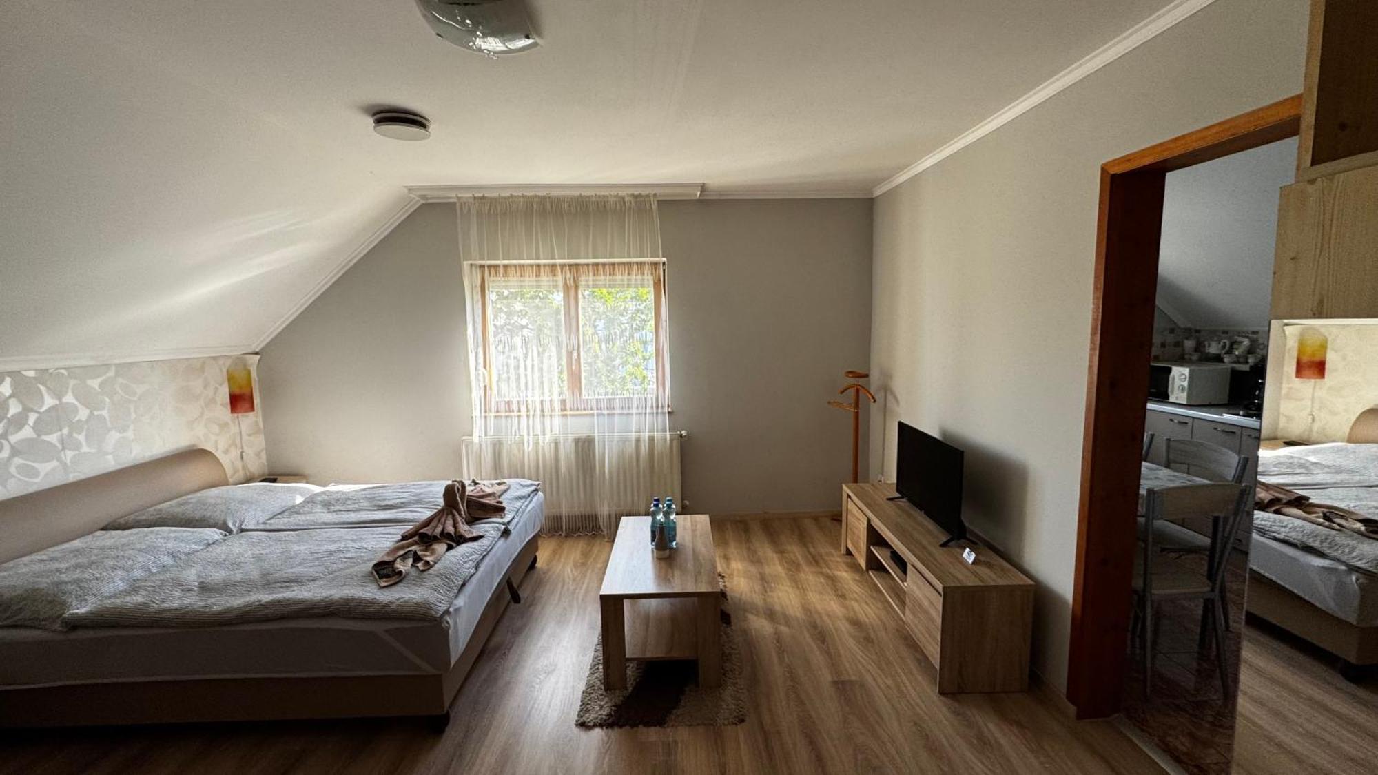 Berta Panzio Bed & Breakfast Hajdúszoboszló Екстериор снимка