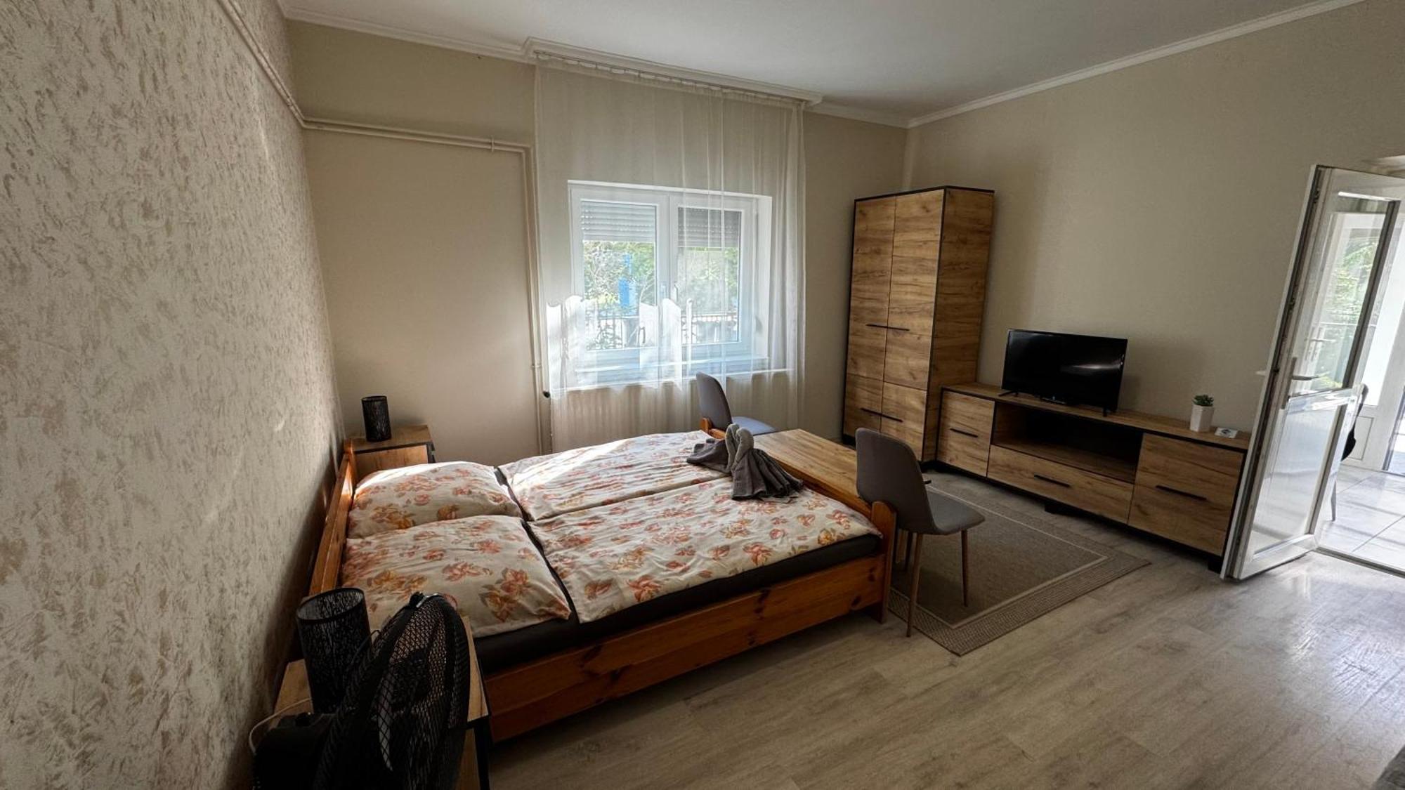 Berta Panzio Bed & Breakfast Hajdúszoboszló Екстериор снимка
