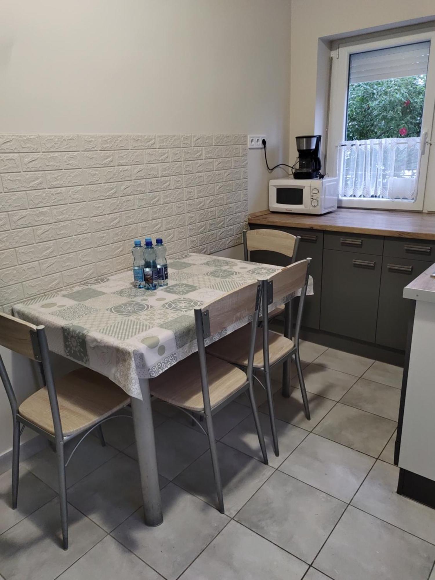 Berta Panzio Bed & Breakfast Hajdúszoboszló Екстериор снимка