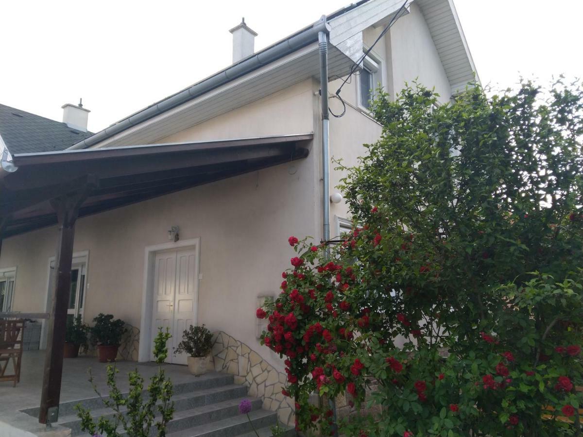 Berta Panzio Bed & Breakfast Hajdúszoboszló Екстериор снимка