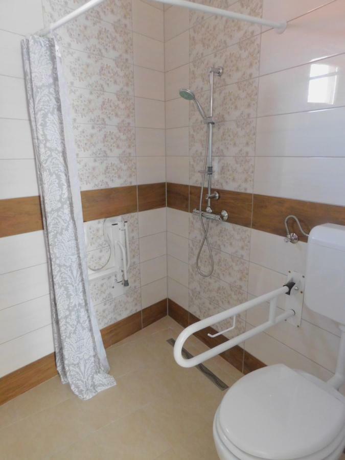 Berta Panzio Bed & Breakfast Hajdúszoboszló Екстериор снимка